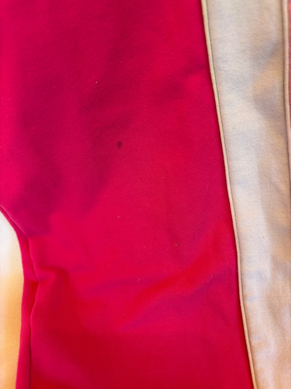GENTLY WORN WOMEN’S HOT PINK CAPRI LEGGINGS WITH CONTRASTING SIDE STRIPES - Picture 7 of 12